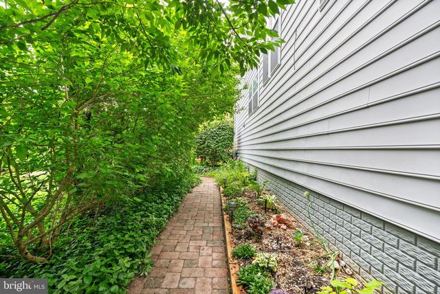 7202 GRAY HEIGHTS CT, Alexandria, VA 22315
