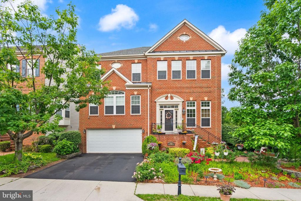 7202 GRAY HEIGHTS CT, Alexandria, VA 22315