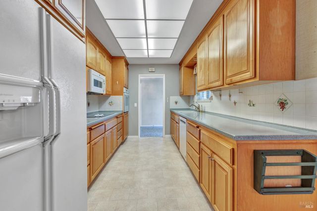 108 Franciscan Dr, Vallejo, CA 94589