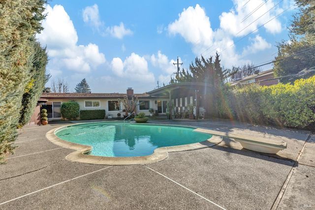 108 Franciscan Dr, Vallejo, CA 94589