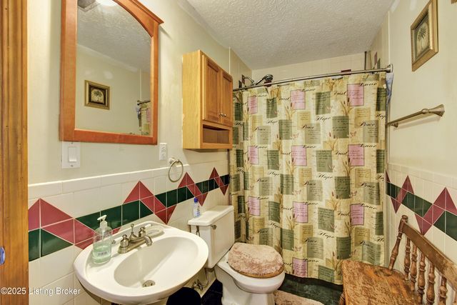930 Fort Ave, Vine Grove, KY 40175