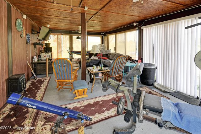 930 Fort Ave, Vine Grove, KY 40175