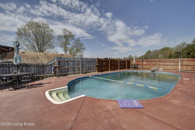 930 Fort Ave, Vine Grove, KY 40175