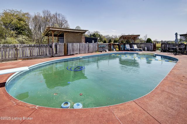 930 Fort Ave, Vine Grove, KY 40175