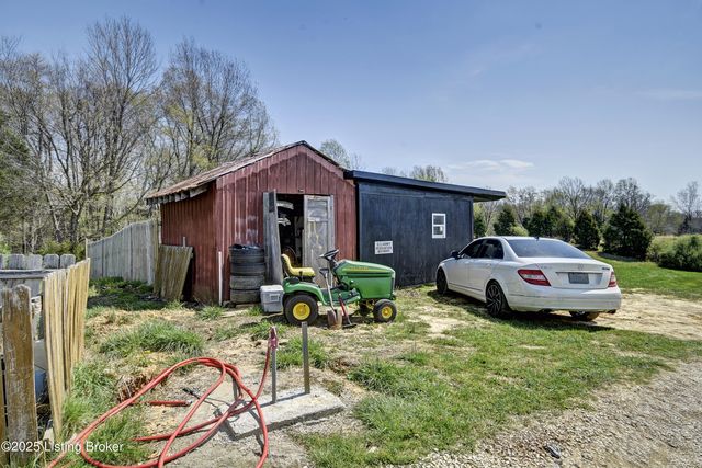 930 Fort Ave, Vine Grove, KY 40175