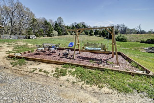 930 Fort Ave, Vine Grove, KY 40175