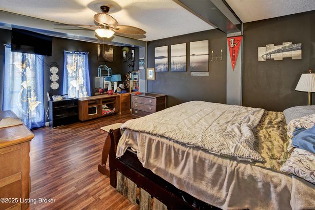 930 Fort Ave, Vine Grove, KY 40175