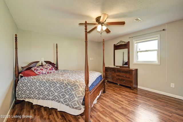 930 Fort Ave, Vine Grove, KY 40175