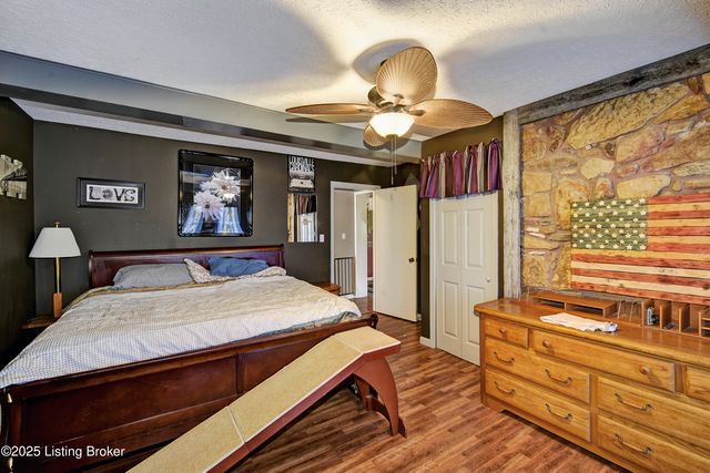 930 Fort Ave, Vine Grove, KY 40175