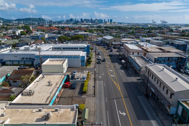 2046 N King Street, Honolulu, HI 96819