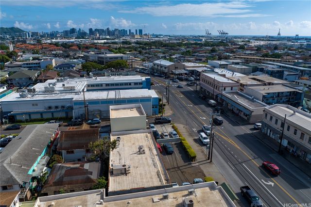 2046 N King Street, Honolulu, HI 96819
