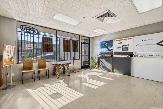 2046 N King Street, Honolulu, HI 96819