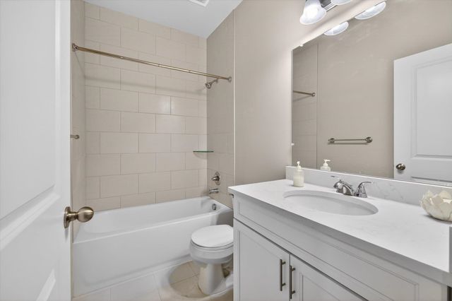 660 Brookstone Drive, Oxford, MI 48371