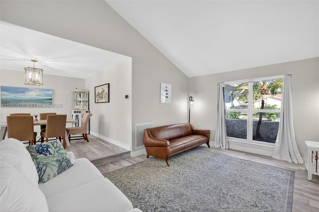 9090 NW 11th Ct, Plantation, FL 33322