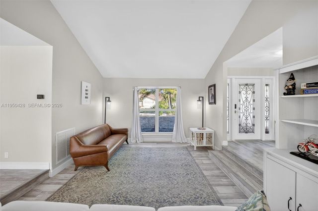 9090 NW 11th Ct, Plantation, FL 33322