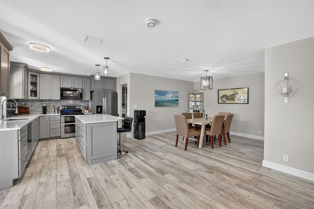 9090 NW 11th Ct, Plantation, FL 33322