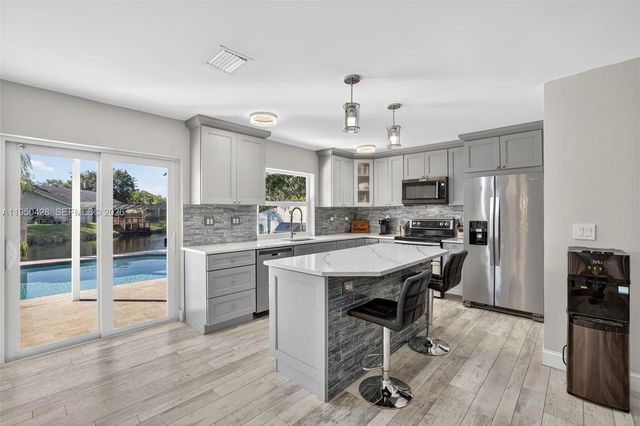 9090 NW 11th Ct, Plantation, FL 33322