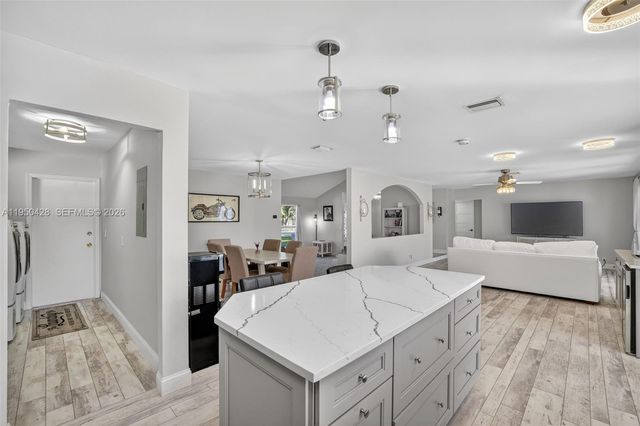 9090 NW 11th Ct, Plantation, FL 33322