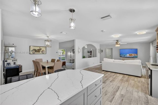 9090 NW 11th Ct, Plantation, FL 33322