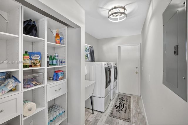 9090 NW 11th Ct, Plantation, FL 33322