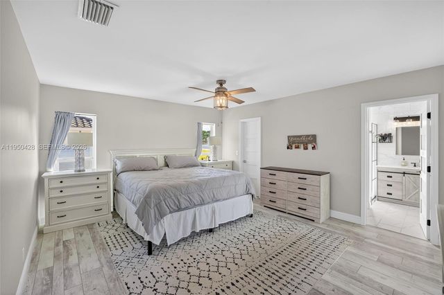 9090 NW 11th Ct, Plantation, FL 33322