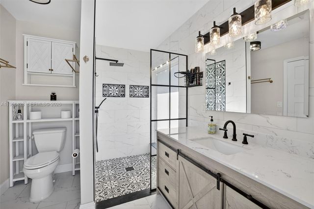 9090 NW 11th Ct, Plantation, FL 33322