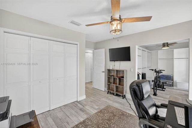 9090 NW 11th Ct, Plantation, FL 33322