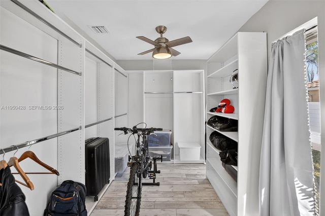 9090 NW 11th Ct, Plantation, FL 33322