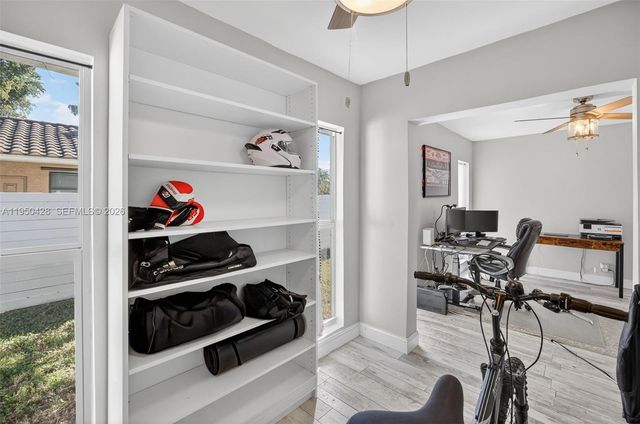 9090 NW 11th Ct, Plantation, FL 33322