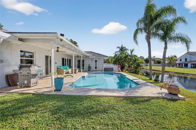 9090 NW 11th Ct, Plantation, FL 33322