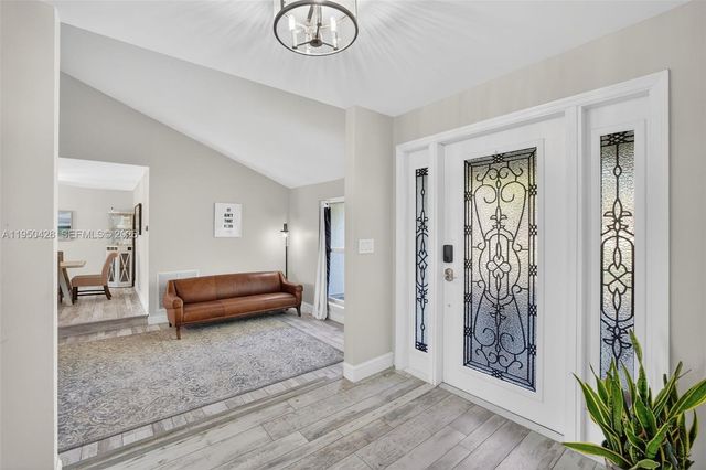 9090 NW 11th Ct, Plantation, FL 33322