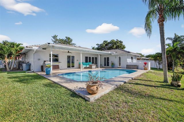 9090 NW 11th Ct, Plantation, FL 33322