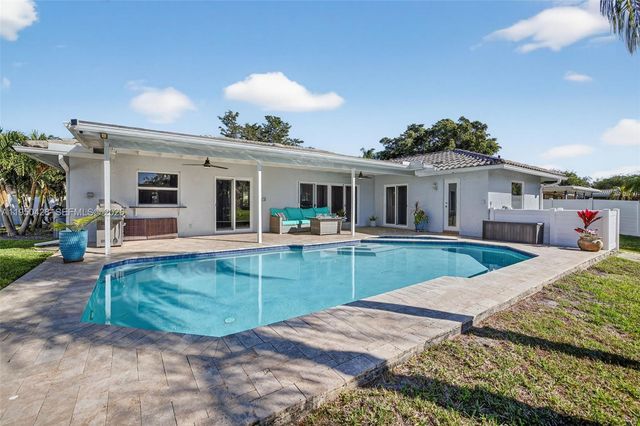 9090 NW 11th Ct, Plantation, FL 33322