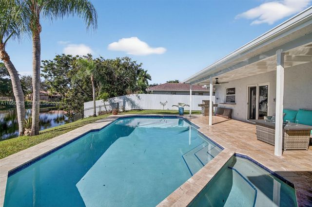 9090 NW 11th Ct, Plantation, FL 33322