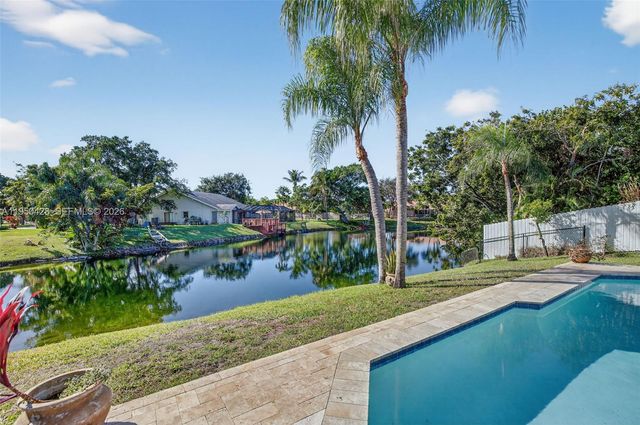 9090 NW 11th Ct, Plantation, FL 33322