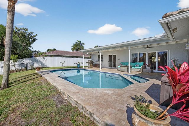 9090 NW 11th Ct, Plantation, FL 33322