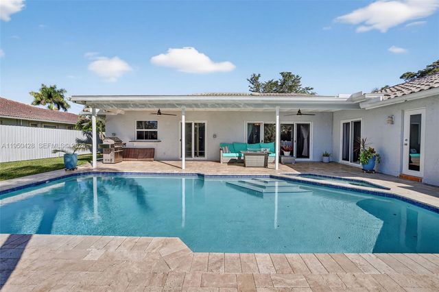 9090 NW 11th Ct, Plantation, FL 33322