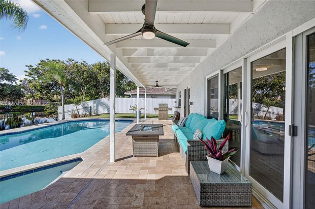 9090 NW 11th Ct, Plantation, FL 33322