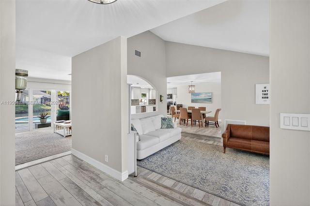 9090 NW 11th Ct, Plantation, FL 33322