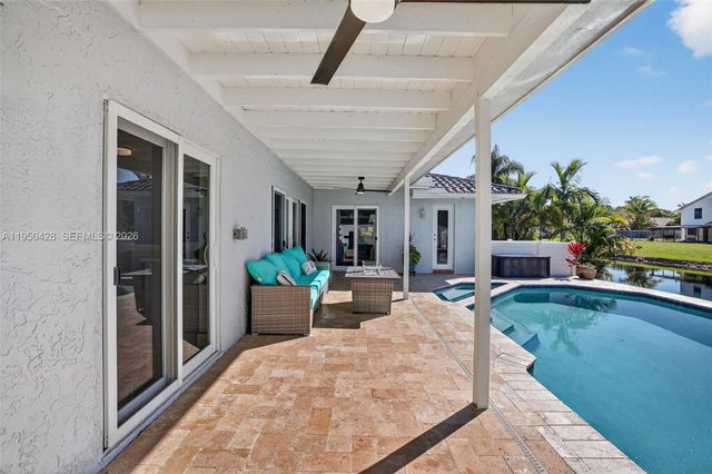 9090 NW 11th Ct, Plantation, FL 33322