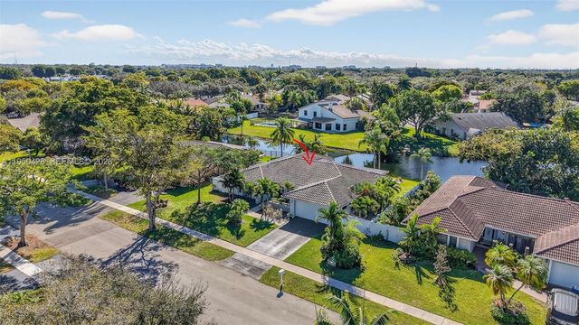 9090 NW 11th Ct, Plantation, FL 33322