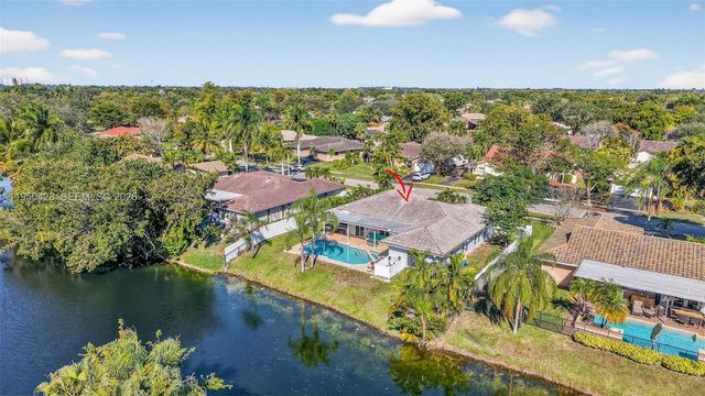 9090 NW 11th Ct, Plantation, FL 33322