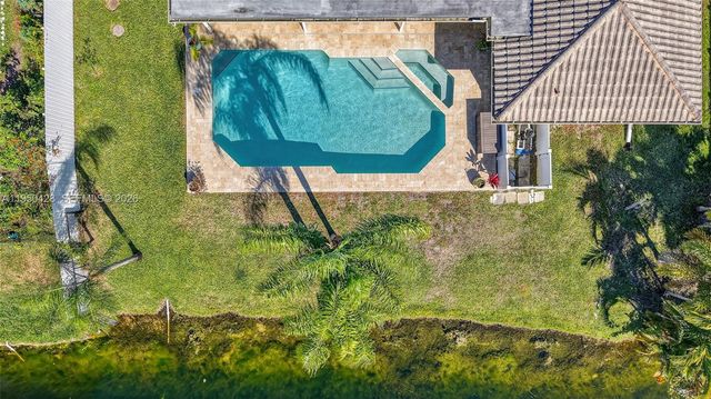 9090 NW 11th Ct, Plantation, FL 33322