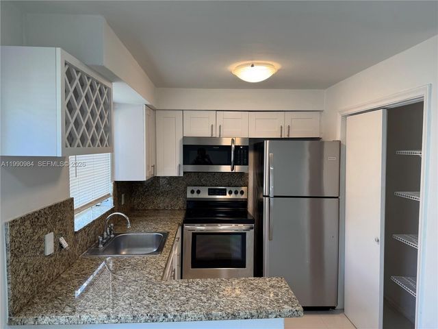 5211 SW 91st Ave 2, Cooper City, FL 33328