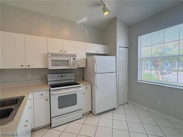 3619 Pine Oak CIR 108, Fort Myers, FL 33916