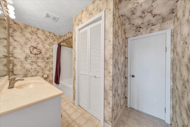 6878 Mount Chestnut RD, Roanoke, VA 24018