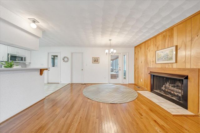 6878 Mount Chestnut RD, Roanoke, VA 24018