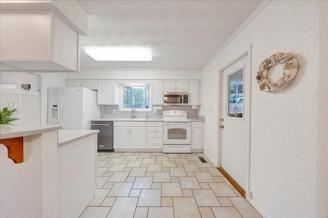 6878 Mount Chestnut RD, Roanoke, VA 24018