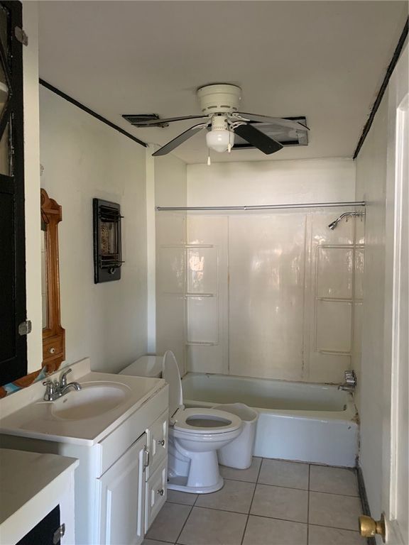 501 E Commons St, Refugio, TX 78377 — photo 5