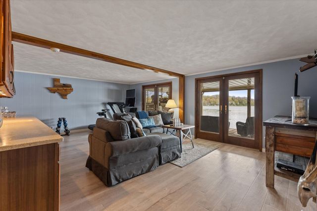 89513 Shorelane Drive, Lawton, MI 49065